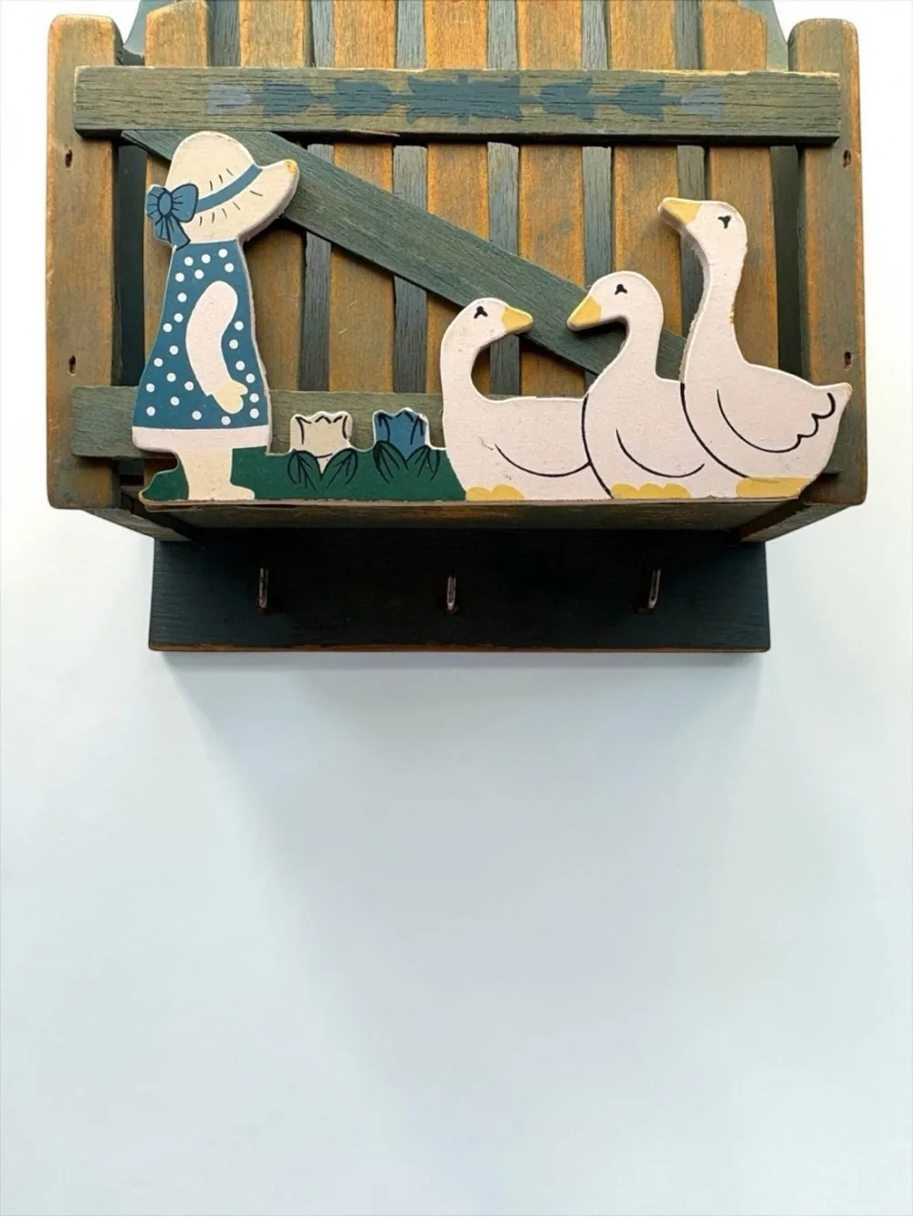 VTG Wooden Wall Mounted Key & Letter Holder w/ Sunbonnet Sue & Geese Wall Pocket